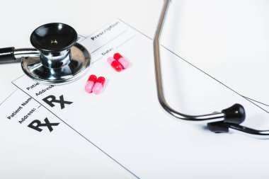 Bir doktor tarafından reçete uyuşturucu A5ırı Gerilim.