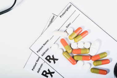 Bir doktor tarafından reçete uyuşturucu A5ırı Gerilim.