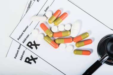 Bir doktor tarafından reçete uyuşturucu A5ırı Gerilim.