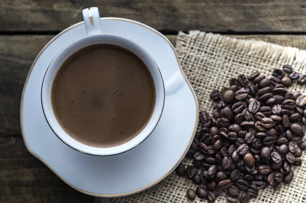 Cup of coffee and coffee beans — Stock Photo, Image