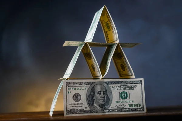 Piramida finansowa. Finansowa piramida dolarów. Obrazek Stockowy