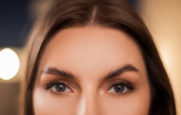 Close up of female eyes and natural eyebrows before procedures. — Stock Photo, Image