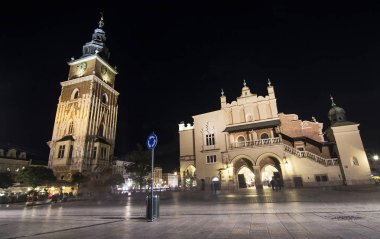 Gece Cracow Pazar Meydanı, Polonya. 
