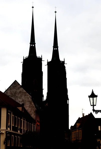 Siluet de Catedral San Juan Bautista. Wroclaw (Polonia ). —  Fotos de Stock