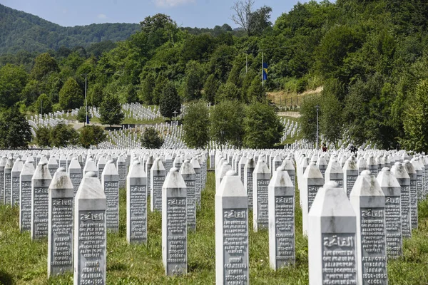 The Srebrenica-Potocari memorial and cemetery — Stock Photo, Image