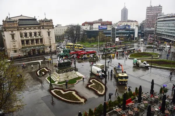 Regenachtige dag op het plein van de Republiek in Belgrado — Stockfoto