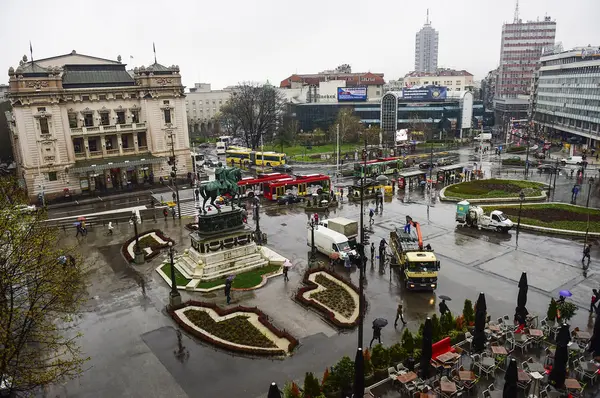 Jour de pluie sur la place de la République à Belgrade Images De Stock Libres De Droits