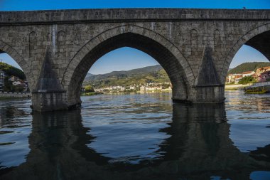 Bosna-Hersek 'in Visegrad kentindeki Drina Nehri üzerindeki Osmanlı Mehmed Paşa Sokoloviç Köprüsü.
