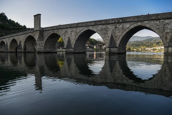 Ponte Otomana Mehmed Pasa Sokolovic Sobre Rio Drina Visegrad Montanhas — Fotografia de Stock