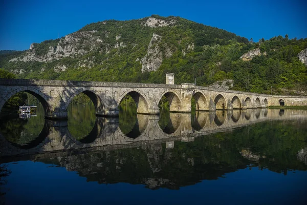 Ponte Otomana Mehmed Pasa Sokolovic Visegrad Montanhas Bósnia Com Uma — Fotografia de Stock