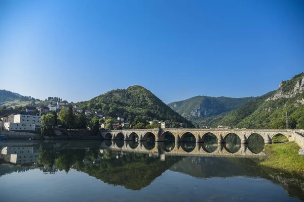 Ponte Otomana Mehmed Pasa Sokolovic Visegrad Montanhas Bósnia Com Uma — Fotografia de Stock