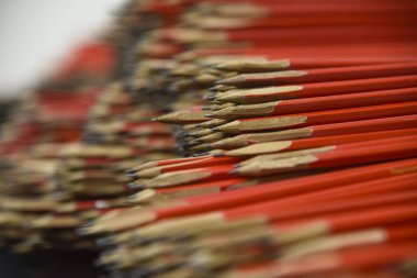 Yaratıcılık için grafik kalemlerin arkaplanı yakın plan, seçici odak