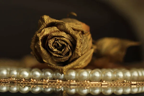 the texture of the Golden rose in combination with the necklace