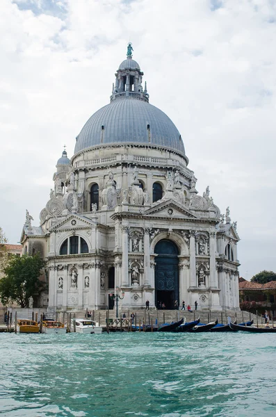 Basílica de Santa Maria della Salute en el paseo marítimo del Gr — Foto de Stock