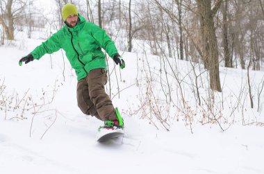 Etkin adam snowboard. 