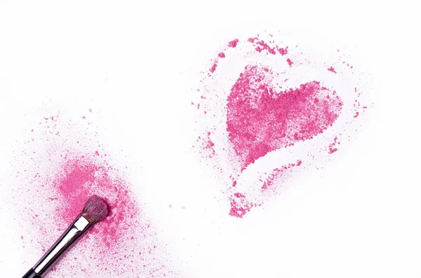 Heart shaped crushed eye shadows with brush isolated on white bac — Stock Photo, Image