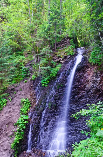 Şelale dağ manzarası, eğlence.