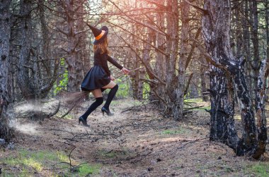 Havada uçmak, Şapkalı bir cadı bir süpürge üzerinde boş alan uçar..