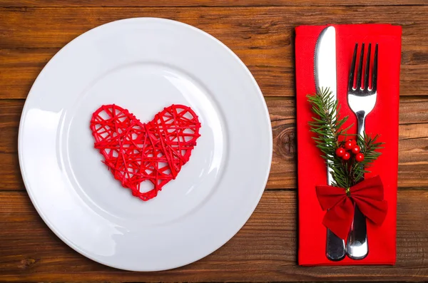 Noel masa: bıçak ve çatal, plaka, peçete ve Noel tre — Stok fotoğraf