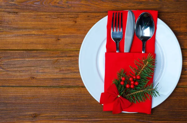 Christmas plate and appliances on a wooden table top view with copy space. — Stock Photo, Image