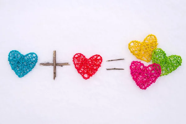 Kärlek koncept: hjärtan på en vit bakgrund. — Stockfoto