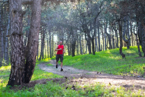 Hombre corriendo rápido en el bosque, espacio libre para su texto . — Foto de Stock