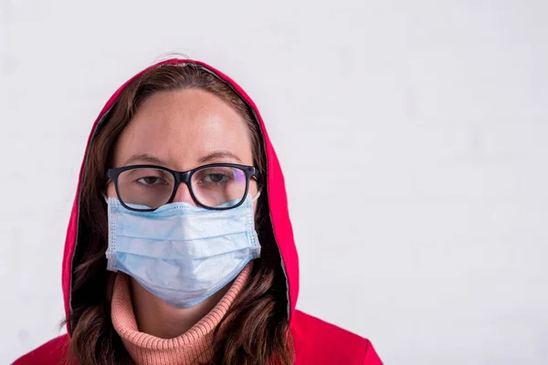 Νεαρή Γυναίκα Ιατρική Μάσκα Ιογενής Επιδημία — Φωτογραφία Αρχείου