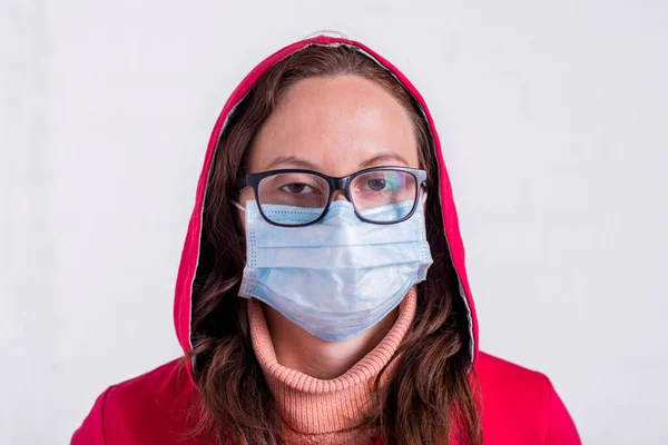Ung Kvinna Medicinsk Mask Virusepidemi — Stockfoto
