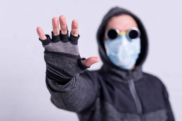 Man Medicinsk Mask Visar Ett Stopptecken Epidemi Pandemi Coronavirus — Stockfoto