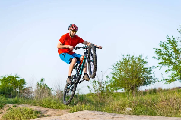 Concept Vélo Extrême Cycliste Sautant Sur Vtt Cycliste Shirt Casque — Photo