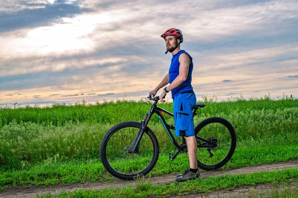 Young Man Helmet Bicycle Standing Field Active Lifestyle Bike Ride — Stock Photo, Image