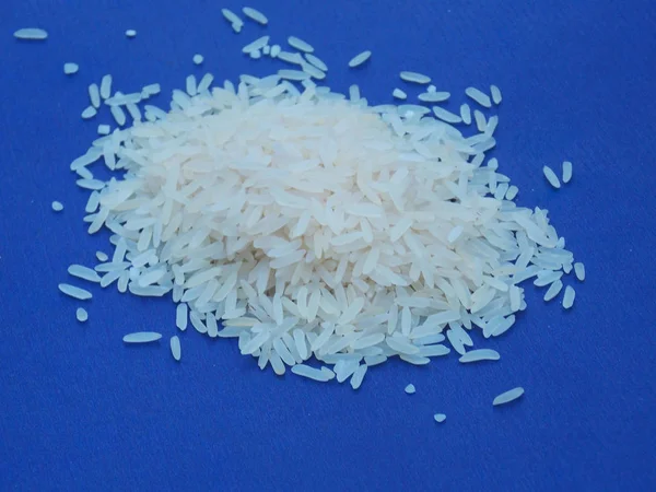 Bílá Rýže Modrém Pozadí — Stock fotografie