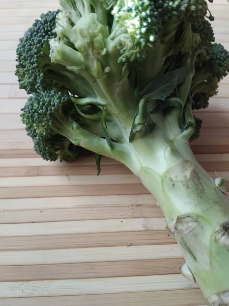 Brokoli Pada Merchab Kayu — Stok Foto