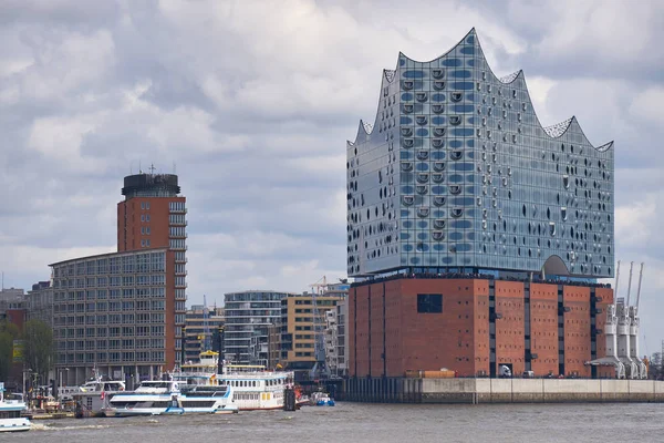 Elbphilharmonie Koncertterem Hamburgban Csónak Kikötő Fronton — Stock Fotó