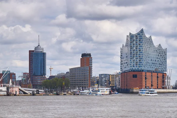 Elbphilharmonie Koncertterem Hamburgban Csónak Kikötő Fronton — Stock Fotó