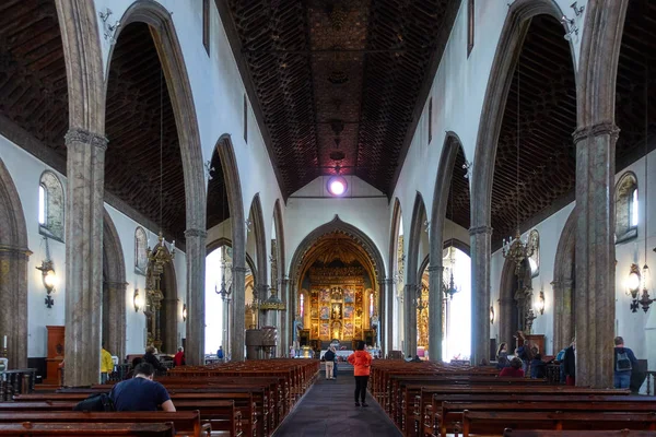 Madeira 'daki Funchal Katedrali iç mimarisi.