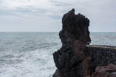 Madeira 'daki Ponta do Sol Pier köprüsünün sonunda.