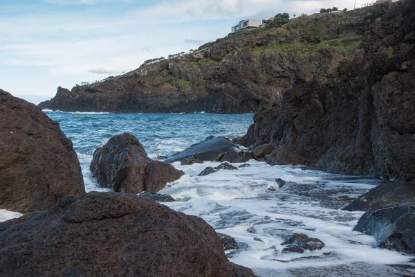 Havslandskap Med Vågor Som Kraschar Klipporna Seixal Madeira — Stockfoto