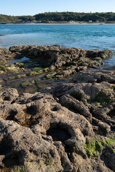 Vila Nova Milfontes Spiaggia Rocciosa Con Fiume Mira Portogallo — Foto Stock