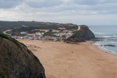Praia de Monte Clerigo plajı Costa Vicentina, Portekiz