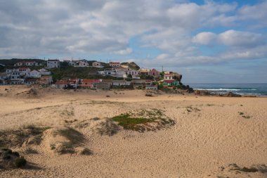 Praia de Monte Clerigo plajı Costa Vicentina, Portekiz