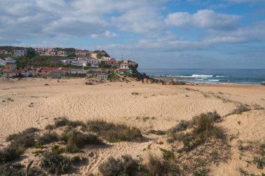 Praia de Monte Clerigo plajı Costa Vicentina, Portekiz