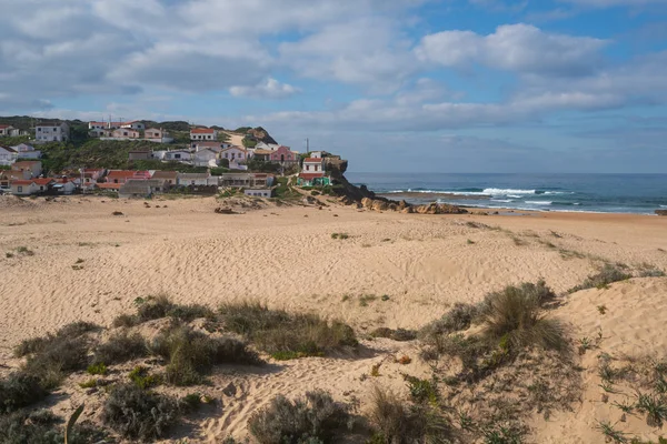 Praia de Monte Clerigo plajı Costa Vicentina, Portekiz