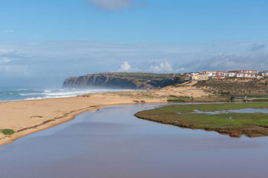 Praia da Foz do Sizandro plajı Torres Vedras, Portekiz