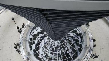 Alman Reichstag Parlamentosu 'nun cam yapı binası.