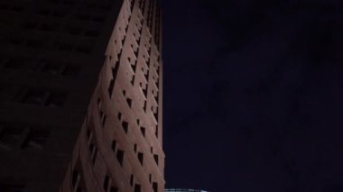 Berlin 'de geceleri Potsdamer Platz binaları