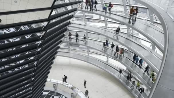 Interno Dell Edificio Vetro Del Parlamento Tedesco Del Reichstag — Video Stock