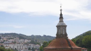 Portekiz 'deki Amarante Igreja Sao Goncalo kilise kulesi.