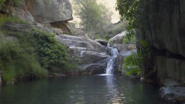 Portekiz, Arouca Serra da Freita 'da şelale Cascata' sı kazın.