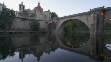 Portekiz 'de Ponte Sao Goncalo köprüsü manzaralı